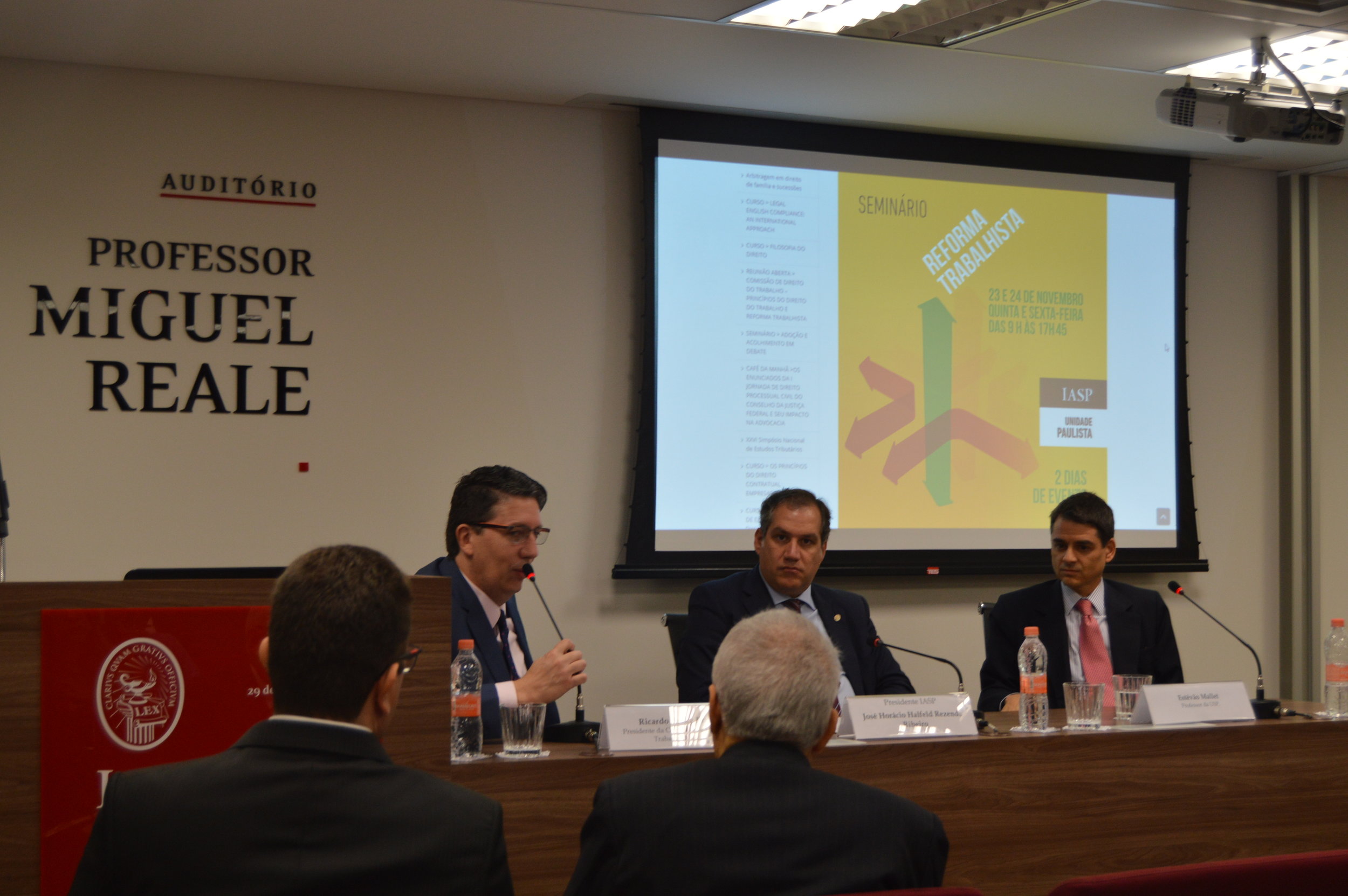  O presidente da Comissão de Estudos do Direito do Trabalho, Ricardo Peake Braga, abre o Seminário sobre Reforma Trabalhista, em novembro de 2017, na unidade Paulista do Iasp 