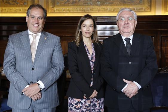  O presidente do Iasp, José Horácio Ribeiro, a juíza assessora Camila de Jesus Mello Gonçalves e o presidente do TJSP, Manoel de Queiroz Pereira Calças. 